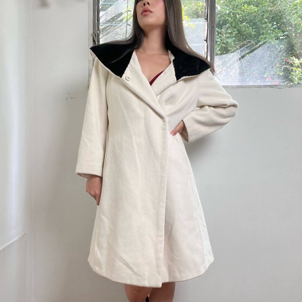 Vintage style black/white Calvin Klein double breasted collared trench coat